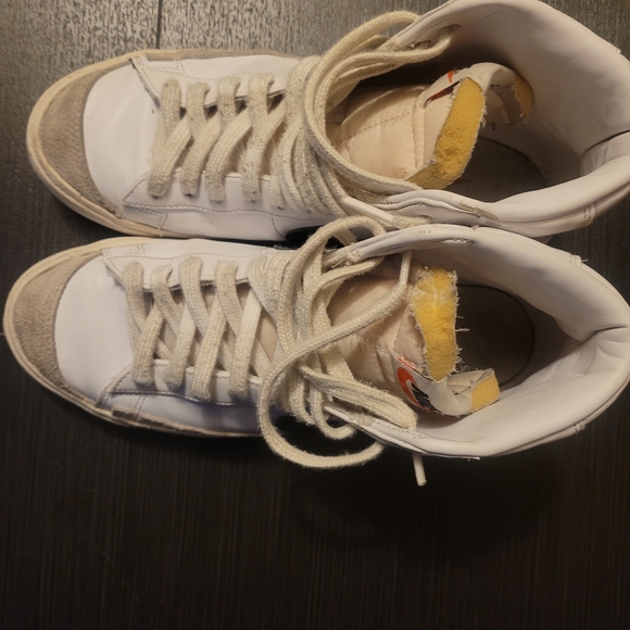 Nike Kids High-Top Sneakers - White and Tan - Picture 1 of 2